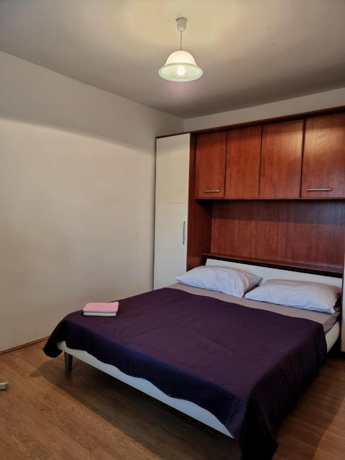Guesthouse Dila Galovac  Екстериор снимка