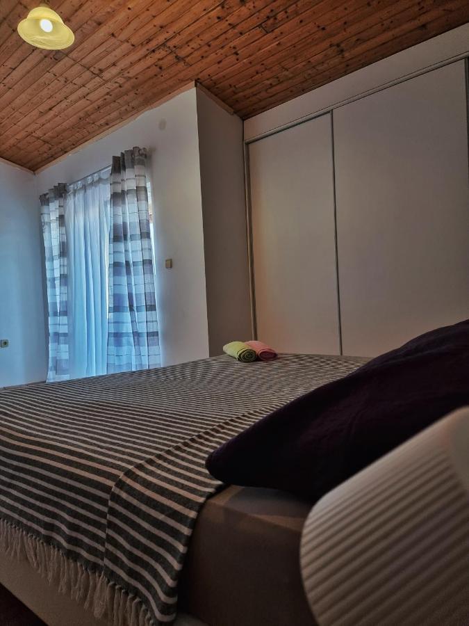 Guesthouse Dila Galovac  Екстериор снимка