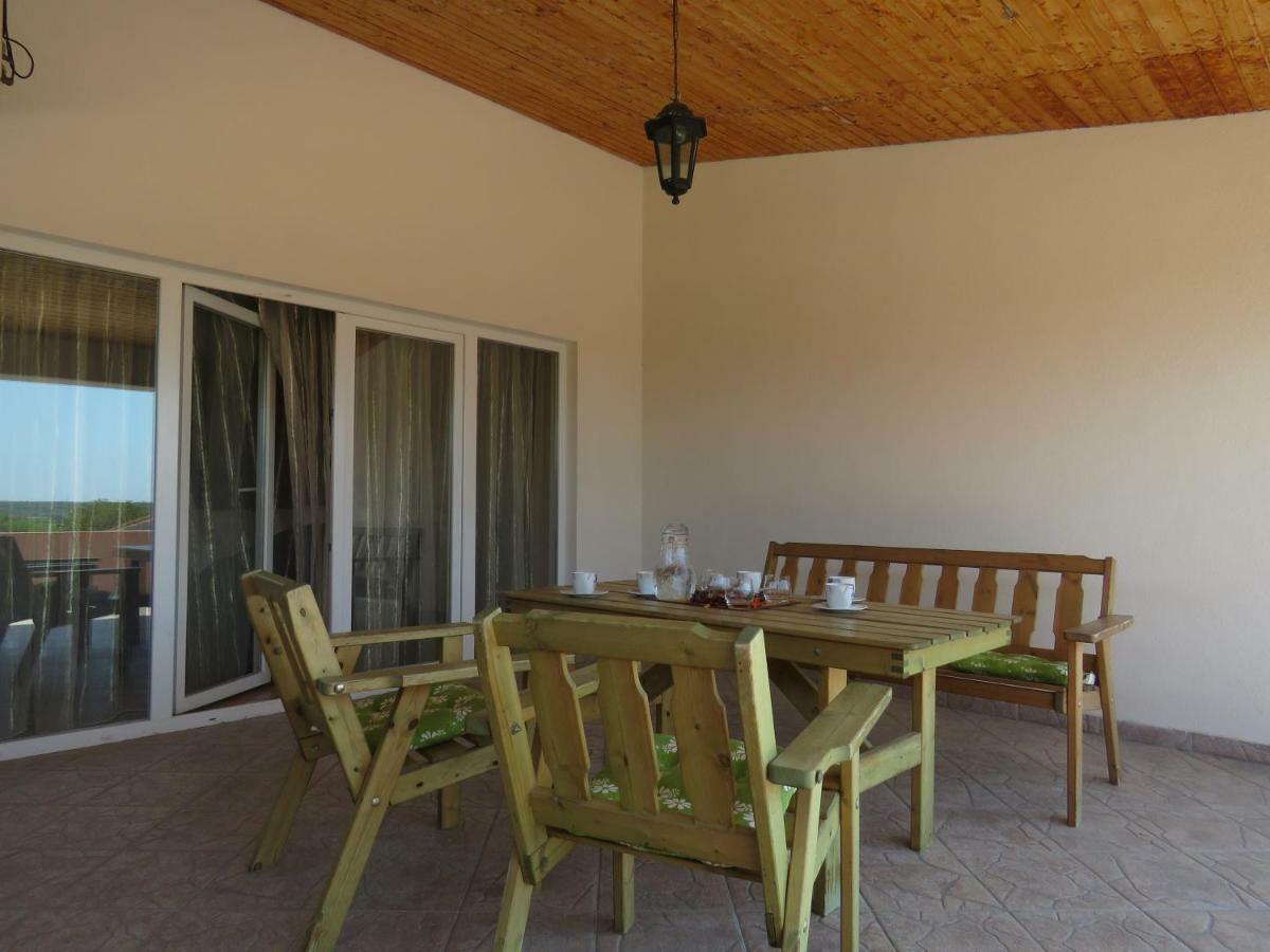 Guesthouse Dila Galovac  Екстериор снимка